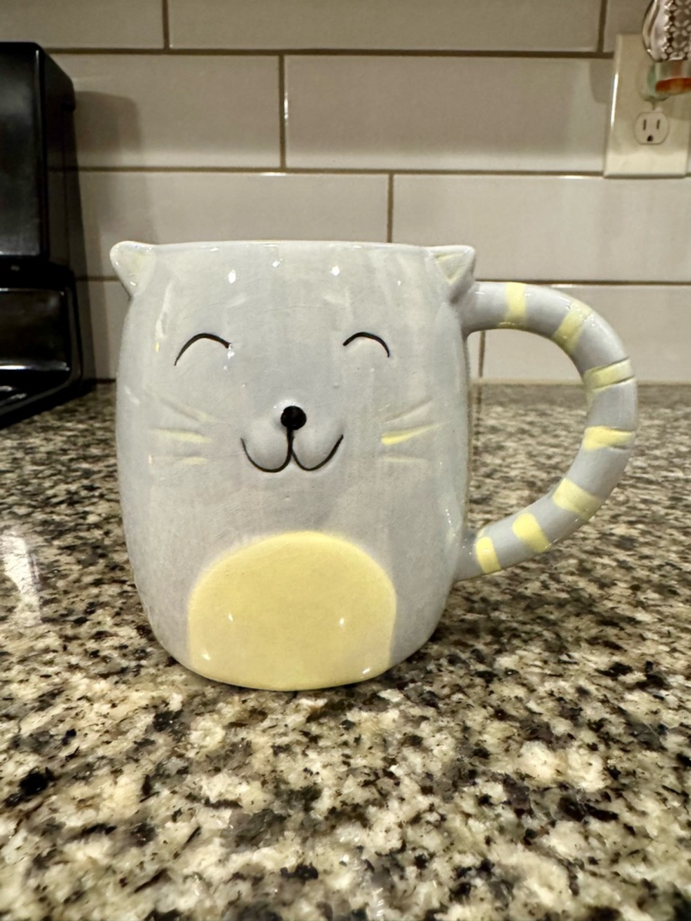 Sweet Smiling Face Cat Ceramic Mug, Gray and Yellow with White Interior